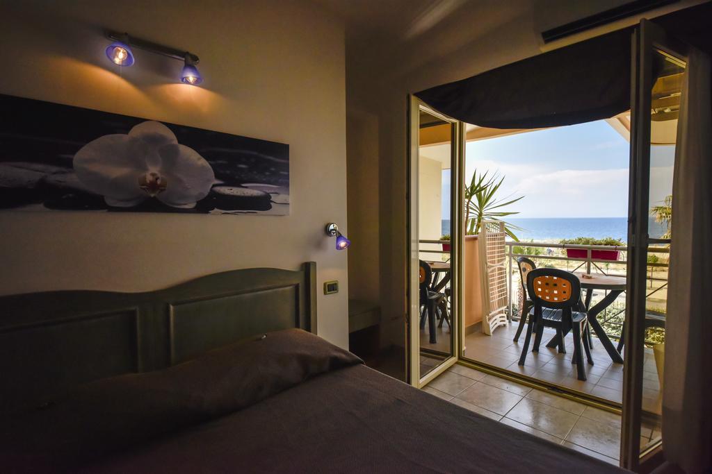 Hotel La Villa Corigliano Calabro Room photo