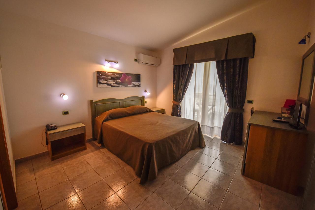 Hotel La Villa Corigliano Calabro Exterior photo